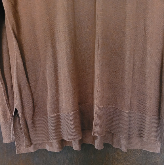 Dex Lightweight Sweater - Picture 3 of 3